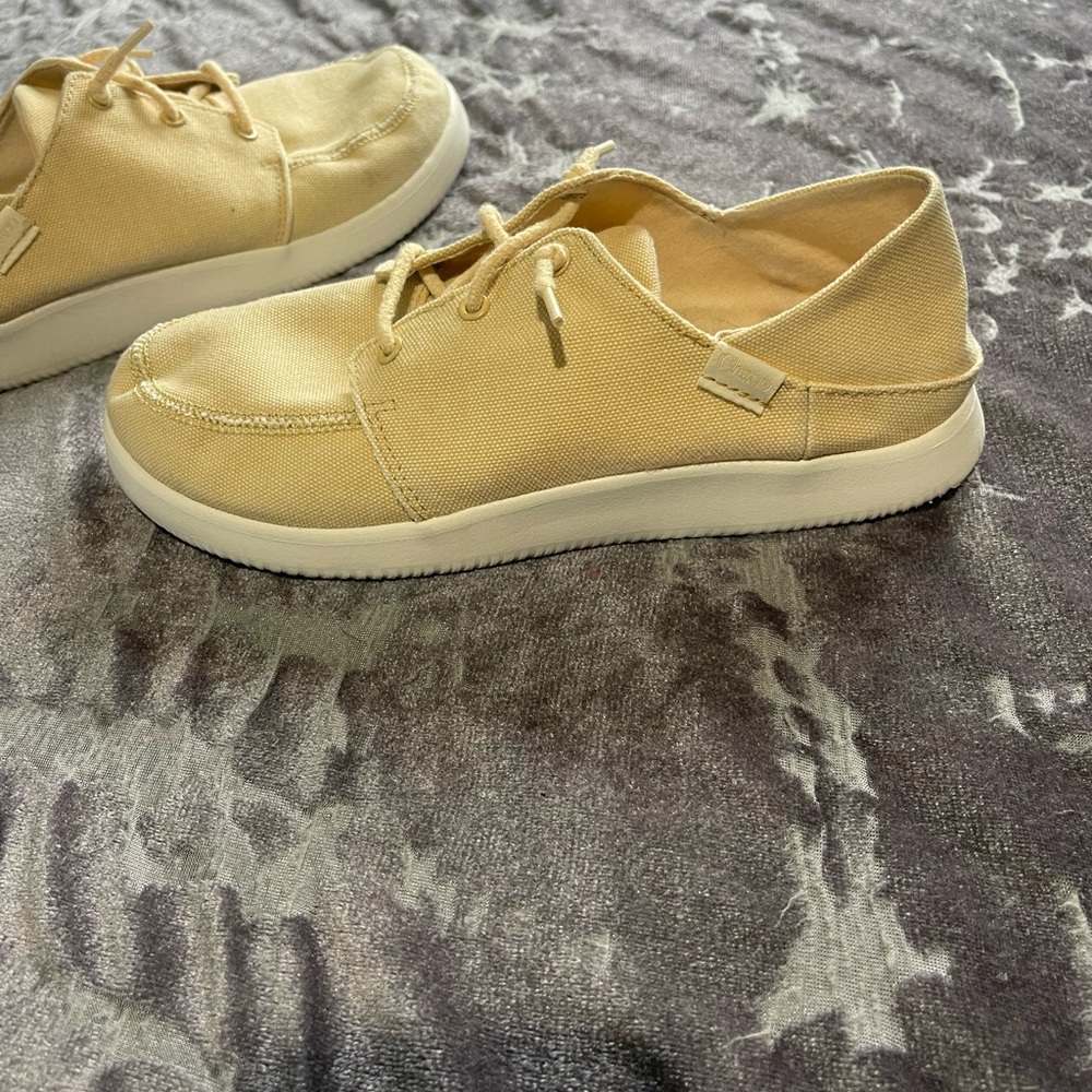Chaco Canvas Boat Shoes Women’s 9 Cream /Soft Yellow LaceUp Casual Comfort Shoes - Picture 2 of 5